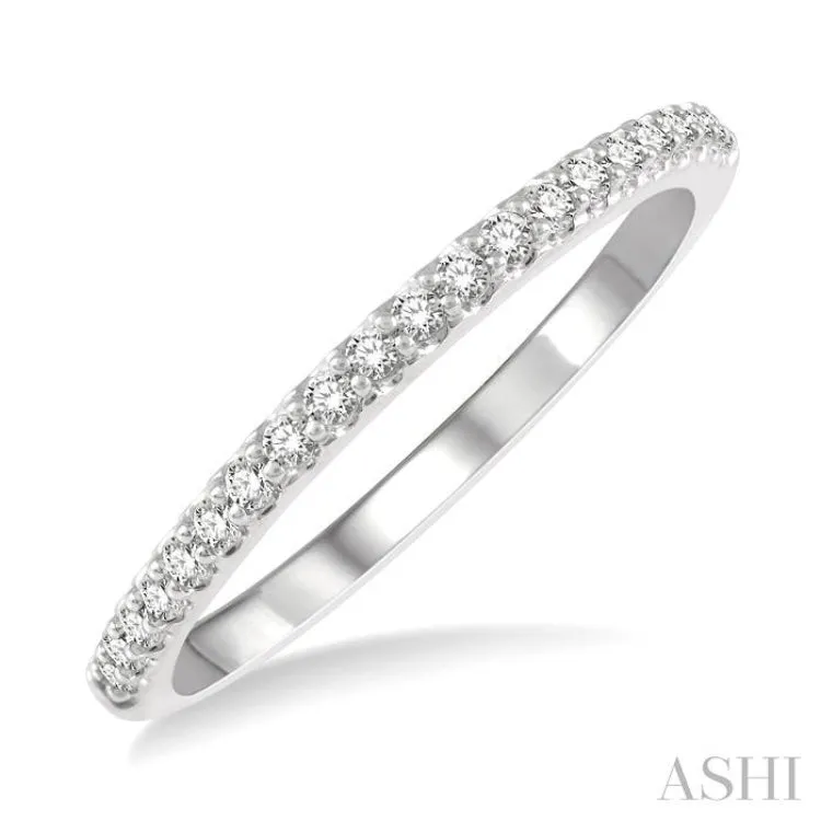 Optimized Title: Elegant 14K Gold Womens Band with Enchanting Design - Classic Wedding Ring