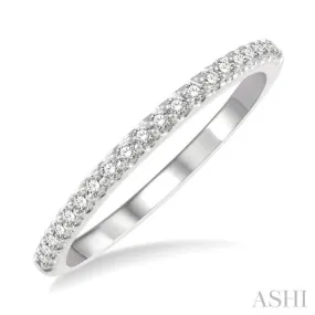 Optimized Title: Elegant 14K Gold Womens Band with Enchanting Design - Classic Wedding Ring