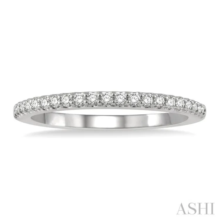 Optimized Title: Elegant 14K Gold Womens Band with Enchanting Design - Classic Wedding Ring