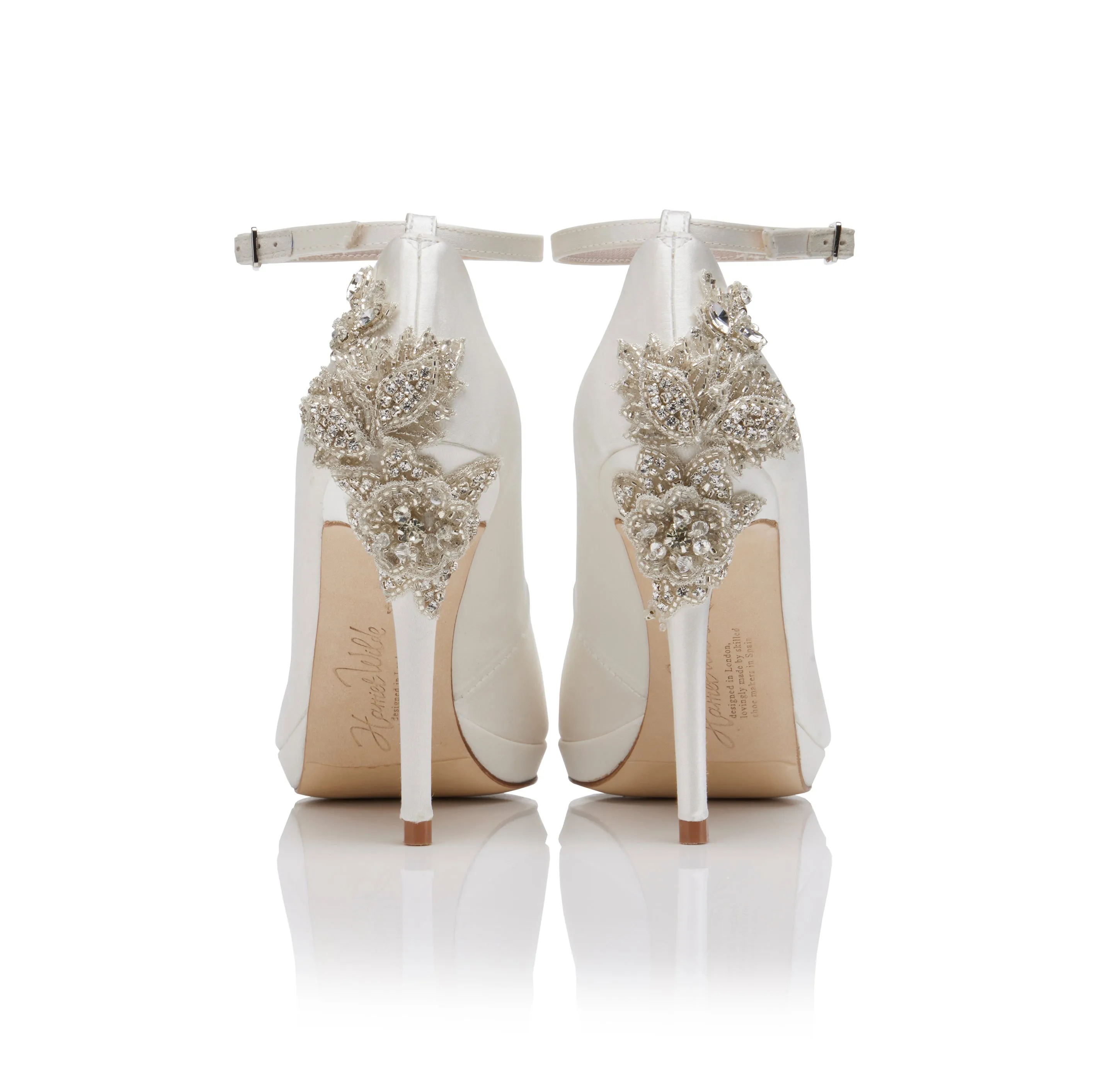 Certainly! If youre looking to optimize the title for an e-commerce product like Amy Platform Floris, heres a more descriptive and engaging title in English with modifiers:

Stylish Amy Platform Shoes with Floral Design – Perfect for Comfort and Fashion

Feel free to let me know if you have any specific preferences or additional details youd like to include!