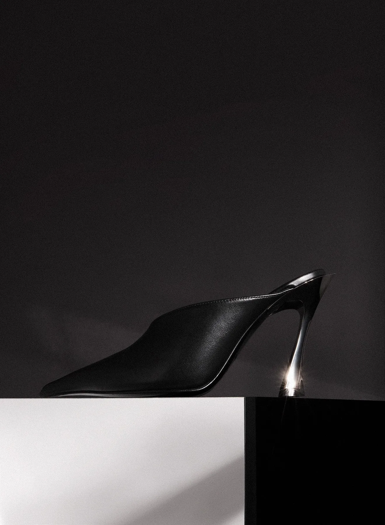 Black leather Fang 95 mules