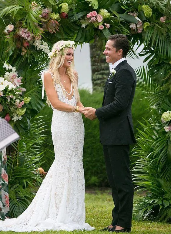 Elegant Charming Mermaid V-Neck Bridal Gown with Lace Applique - Long Wedding Dress WDH079