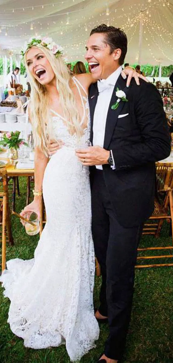Elegant Charming Mermaid V-Neck Bridal Gown with Lace Applique - Long Wedding Dress WDH079